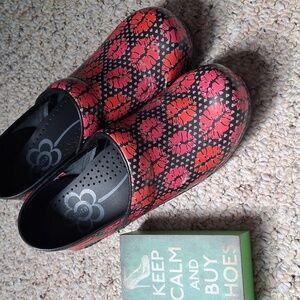 Kisses Patterned Sanita Clogs 38 Red Pink Black Comfy